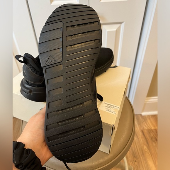 Women’s Black Adidas Size 9 - Picture 2 of 6